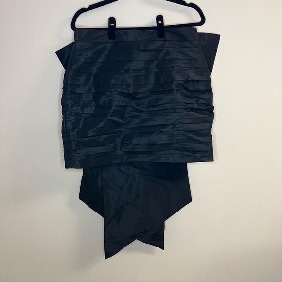 Rebecca Vallance Homecoming Black Bow Embellished Mini Skirt Size 10 US / 14 AUS - Picture 3 of 7